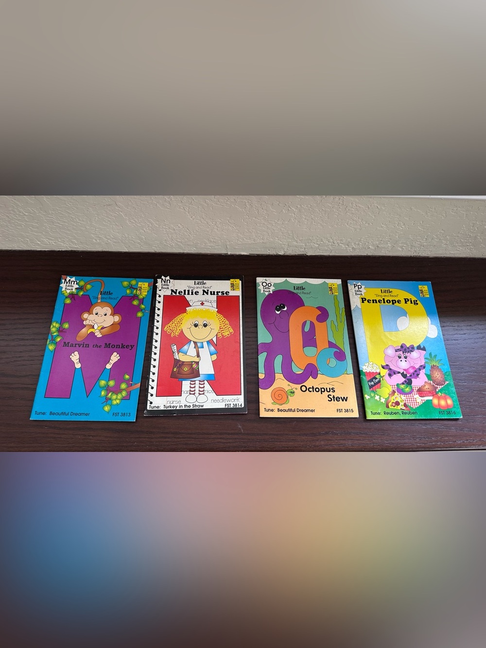 26 Frog Street Press "Sing & Read" Alphabet Small Books - Picture 9 of 16